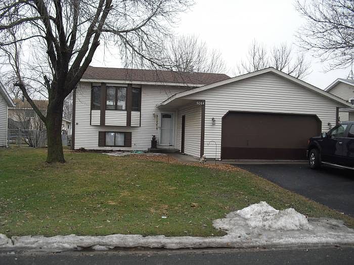 Nice curb appeal! Large f