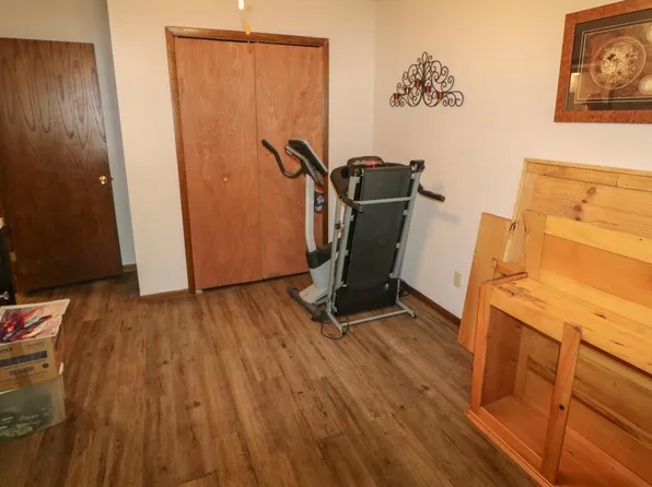 1420 23rd St S, Fargo, ND 58103