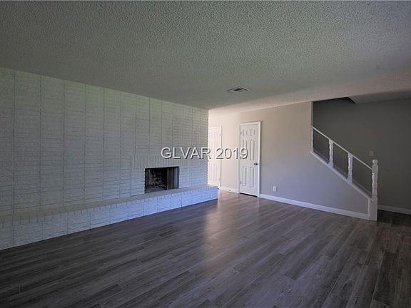 3rd image of 306 Greenbriar Townhouse Way