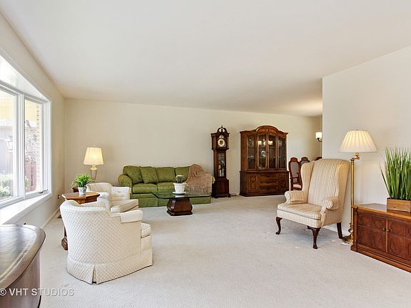 3rd image of 2608 N Stuart Dr