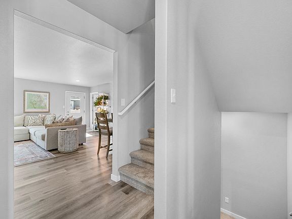 4th image of 4521 Bobolink Ln #202B
