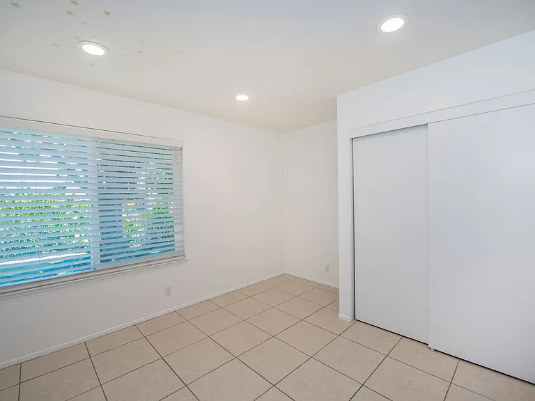 4395 Avenida De Las Flores — Photo 19