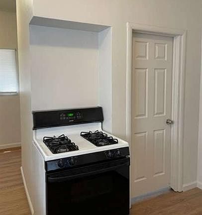 3rd image of 941 N Madison St #933C