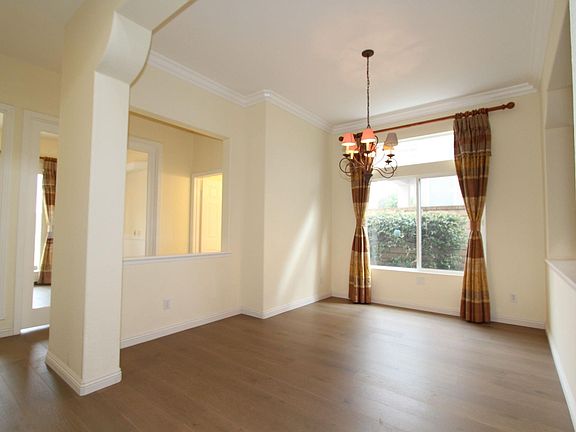 4th image of 5028 Greenwillow Ln