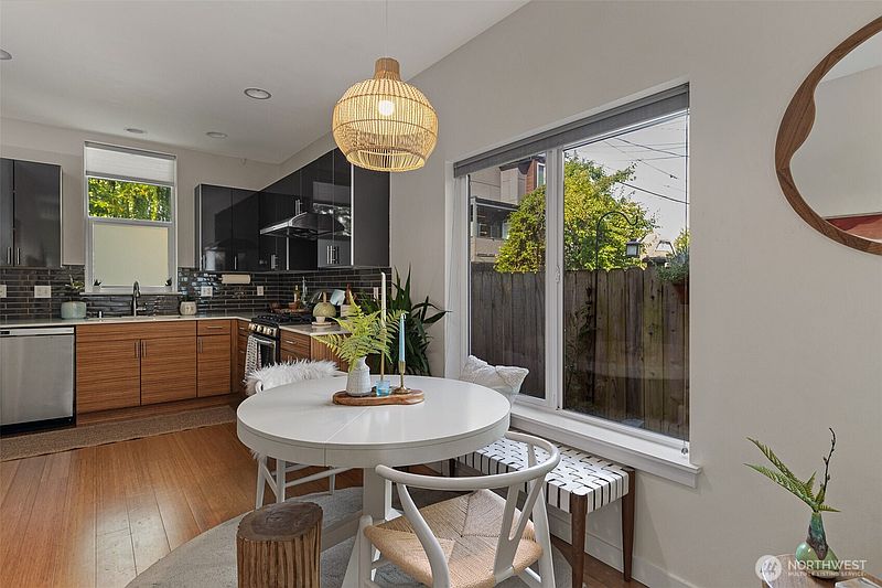 4th image of 3421 Beacon Avenue S