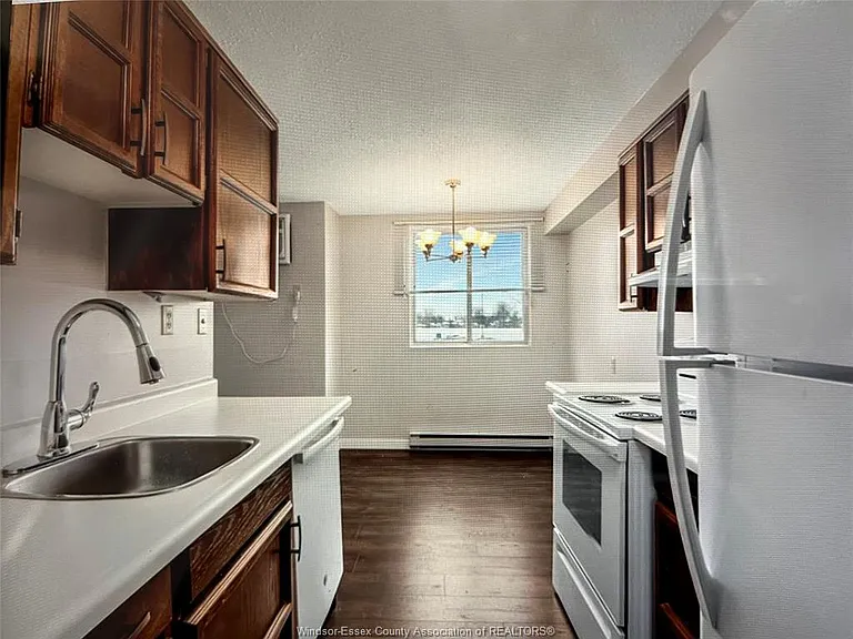 3936 Wyandotte St E #211 — Photo 5