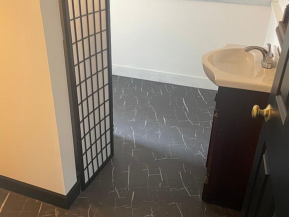 5th image of 1547 Elmwood Ave