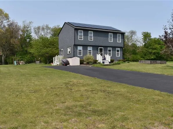 12 Teaberry Ln, Hope Valley, RI 02832
