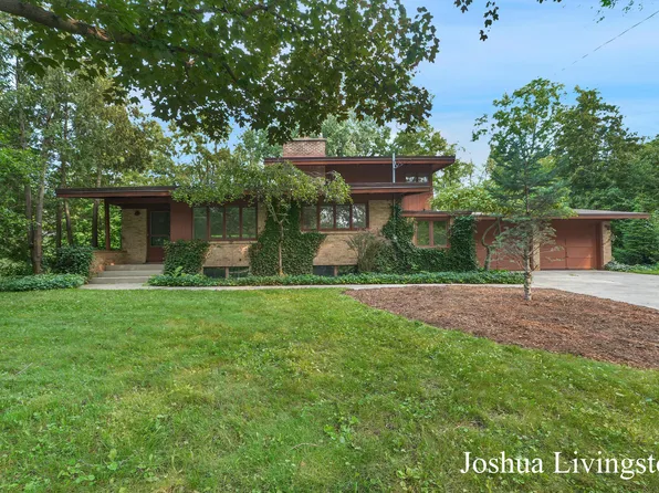 240 Hillview Ave NE, Grand Rapids, MI 49503