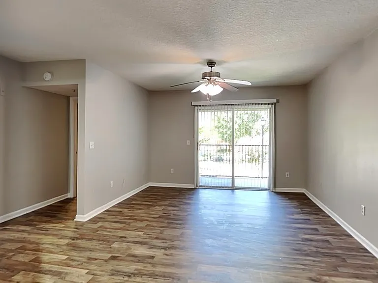 725 Crest Pines Dr #421 — Photo 2