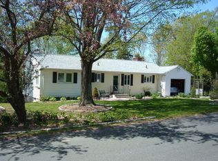 14 Ridgewood Rd, Woodbury, CT 06798