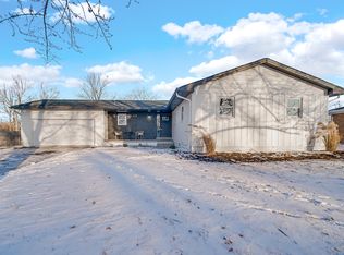 216 Cherokee Dr, Lowell, IN 46356