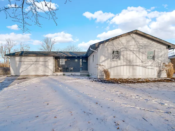 216 Cherokee Dr, Lowell, IN 46356