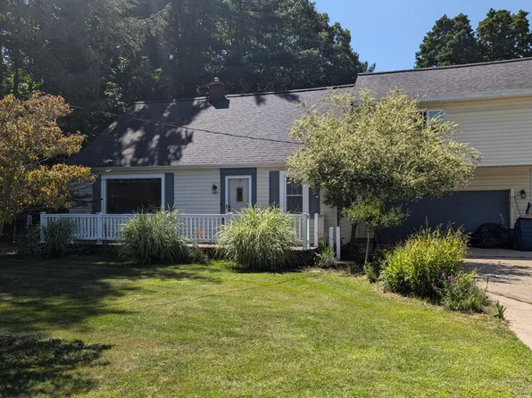4323 Lake Harbor Rd, Muskegon, MI 49441