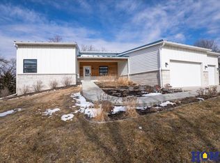 8440 Raven Dr, Louisville, NE 68037