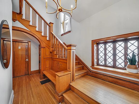 3rd image of 1631 N Race St #2