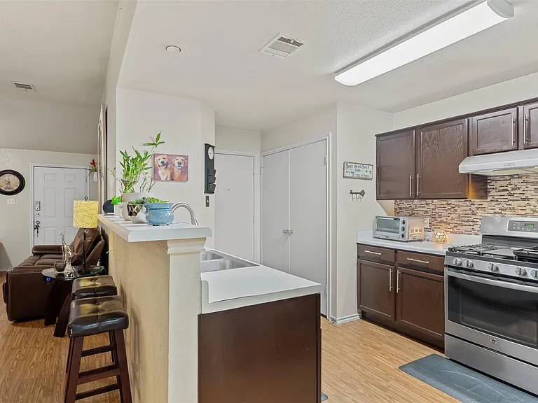 1000 Christopher Ave #B — Photo 10