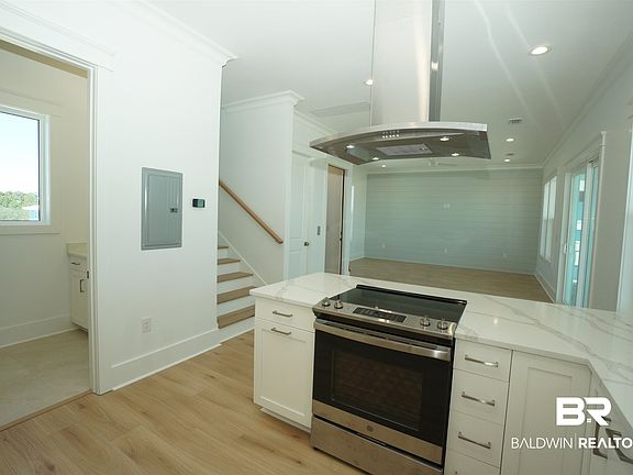 4th image of 5326 Beach Blvd