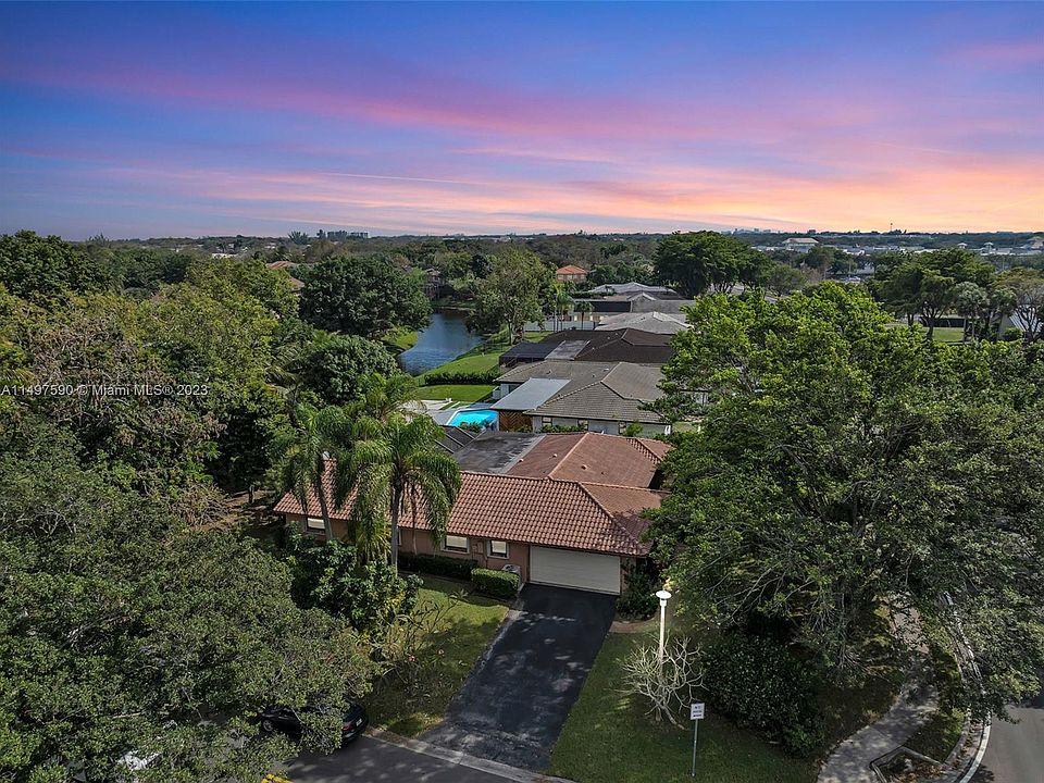1st image of 9949 Ramblewood Dr