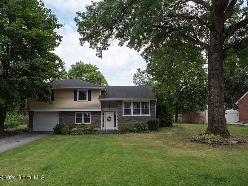 3rd image of 5 Lillian Drive
