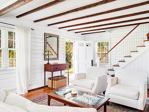 4th image of 32 Sag Harbor Tpke