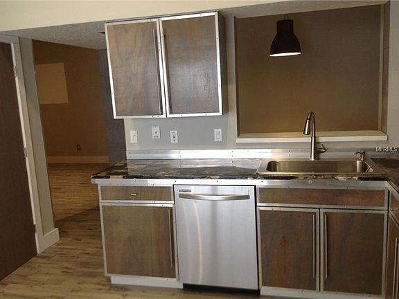 3rd image of 9412 Willow Cove Ct