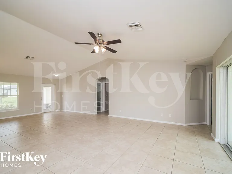 2321 NW 9th Ave — Photo 4