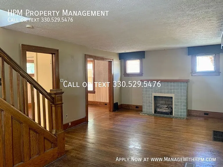 1525 Miami Ct NE — Photo 2