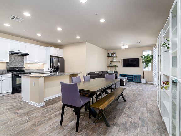 4th image of 10706 Delphinium Dr