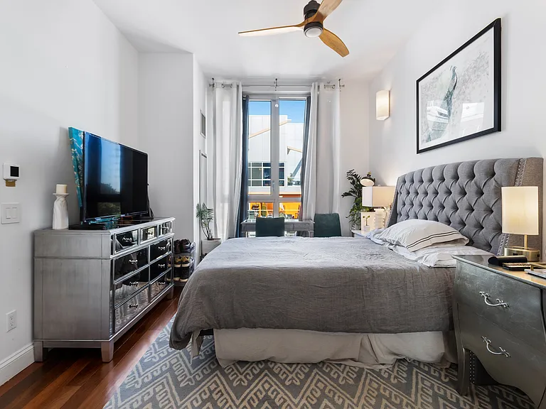 135 N 11th St #5G — Photo 7