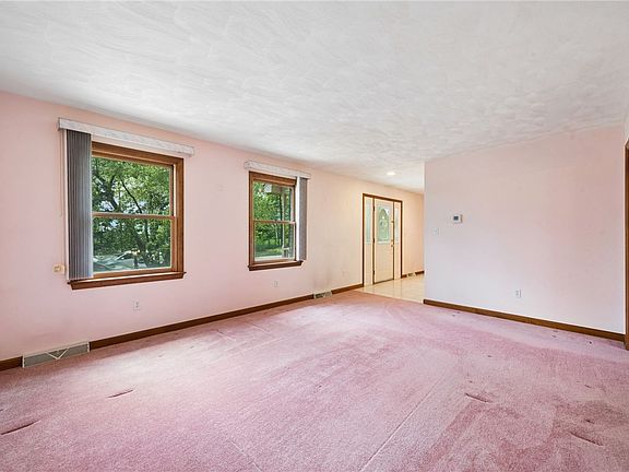 5th image of 245 Meadow Spring Rd