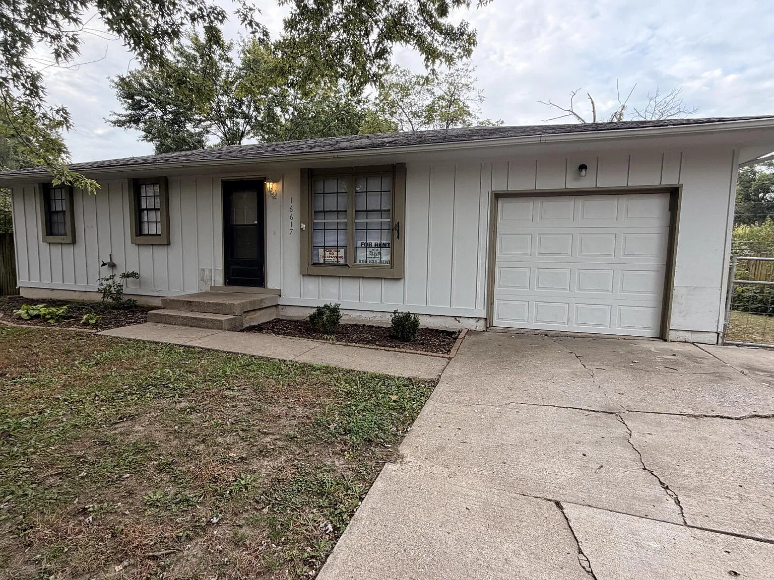 3 bed, 1.0 bath, $1,375 — Photo 1