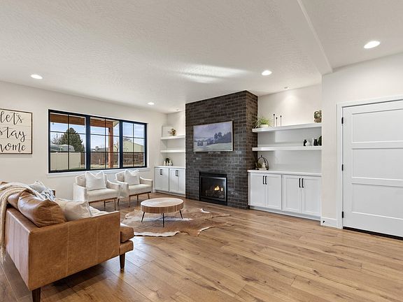 3rd image of 20214 E 10th Ave