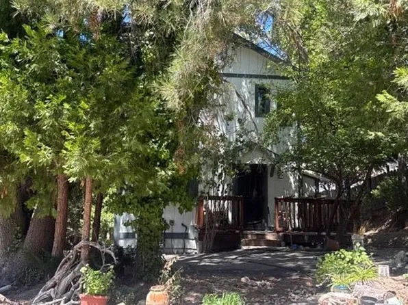 25034 Sonoma Dr, Crestline, CA 92325