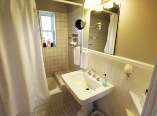 18 Weesuck Ave, East Quogue, NY 11942