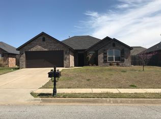 6113 S 37th St, Rogers, AR 72758