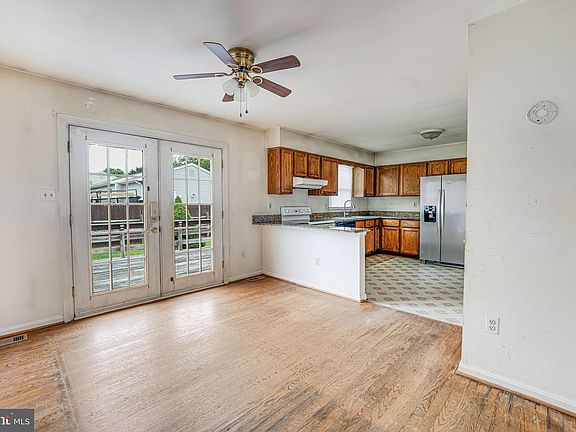 3rd image of 11352 Crest Ln S