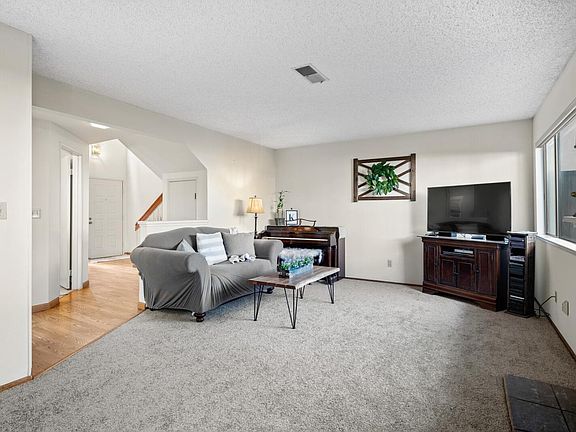5th image of 713 Gettysburg Way