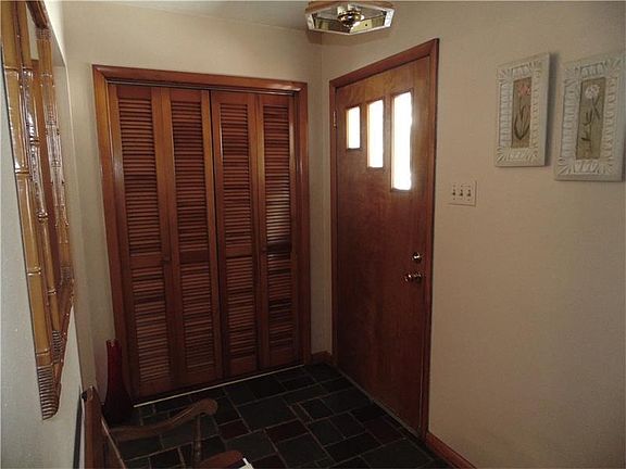 4th image of 114 Memorial St