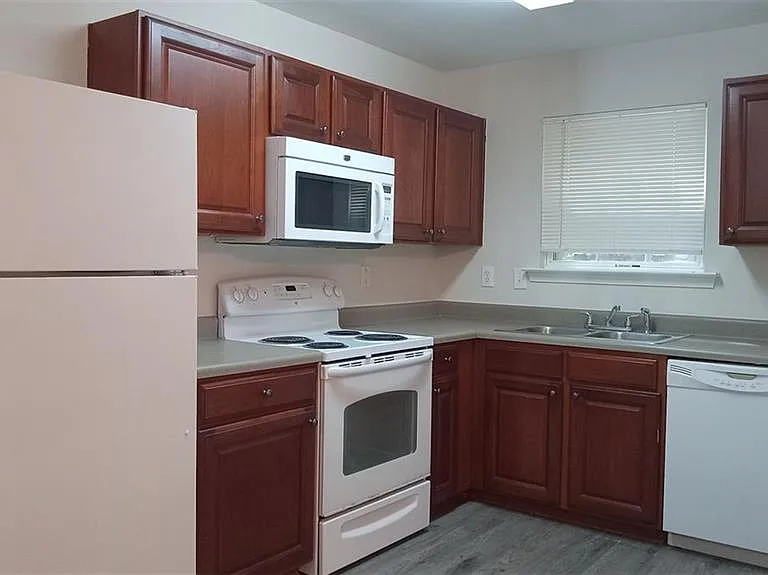 755 Crestwell Cir SW — Photo 8
