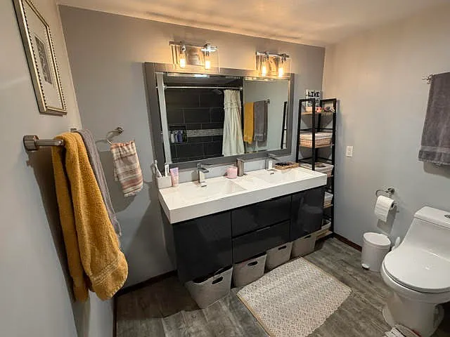 2600 N Valley View Rd #110 — Photo 9