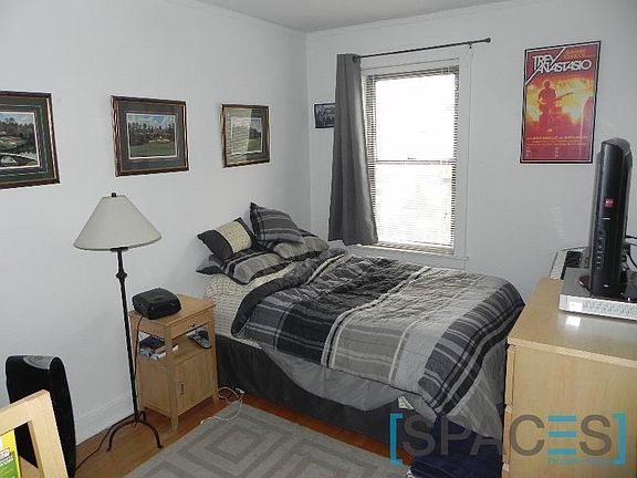 2nd image of 3839 N Greenview Ave #3843E2