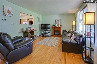 2nd image of 84 Wellesly Blvd
