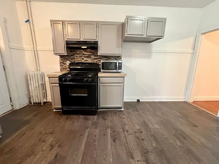 3253 N Dover St — Photo 11