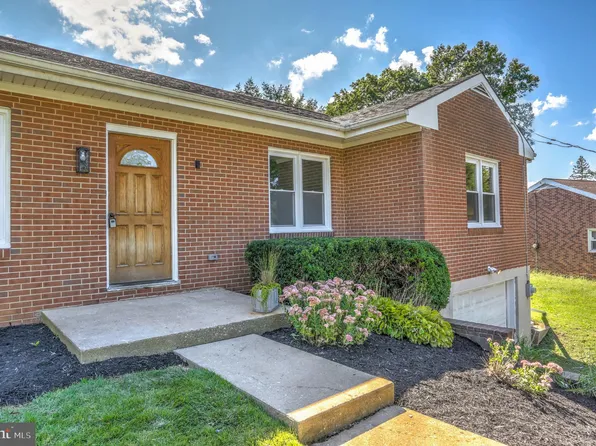 38 Lynbrook Dr S, York, PA 17402