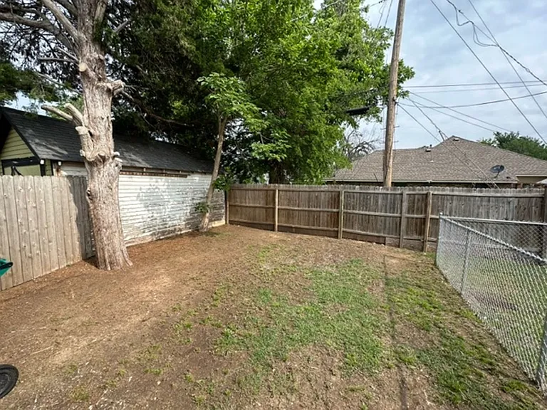 2907 NW 19th St — Photo 14