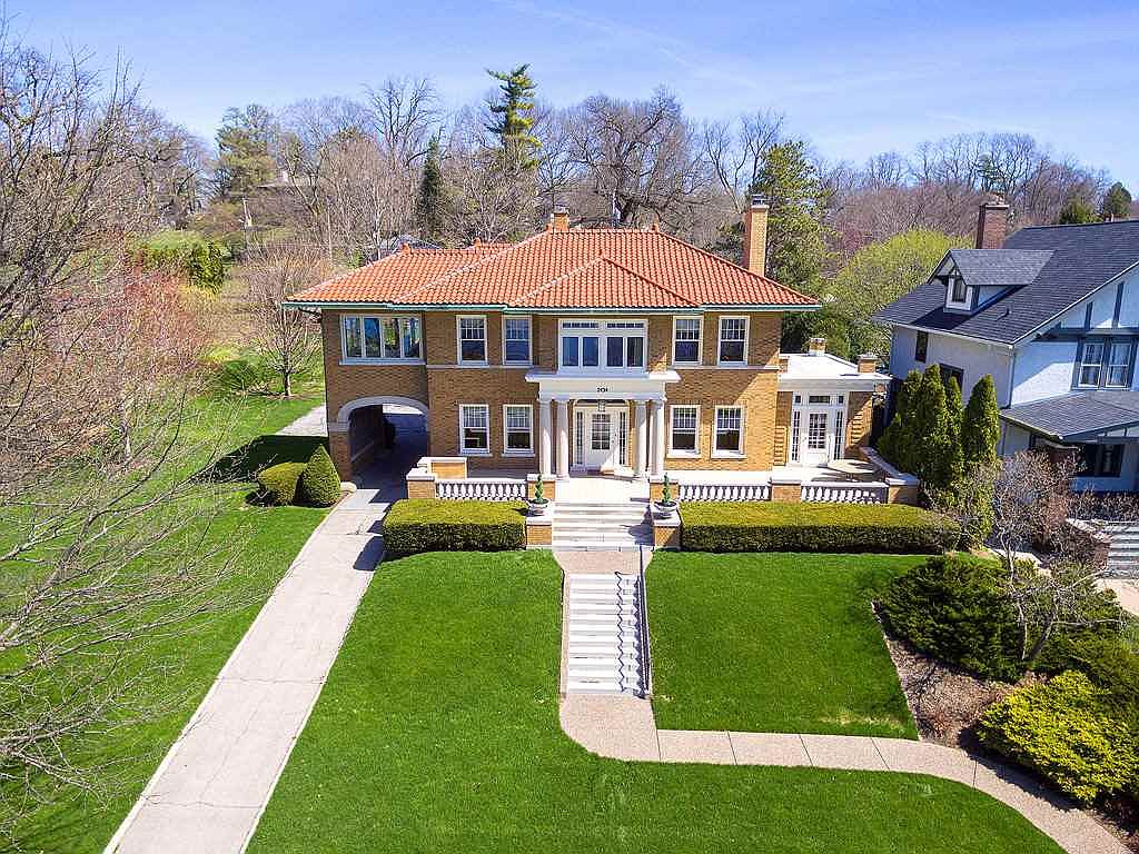 2434 E River Dr, Davenport, IA 52803 Zillow