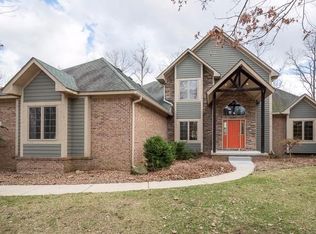 12440 Golden Oaks Dr, Milford, MI