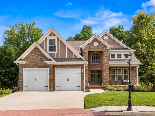 978 Brooke Stone Dr, Soddy Daisy, TN 37379