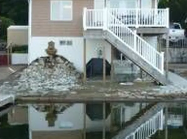 68400 Dailey Rd, Edwardsburg, MI 49112